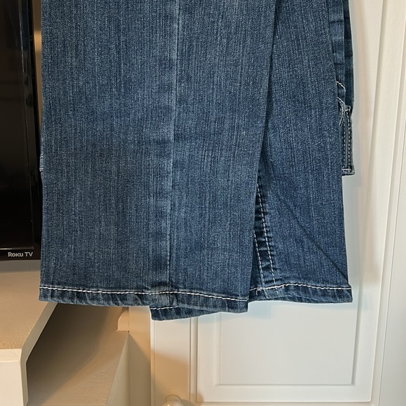 Women's R.E.A.L. Ariat denim jeans. Mid-rise straight, size 32R. Washed,not worn - Picture 8 of 15